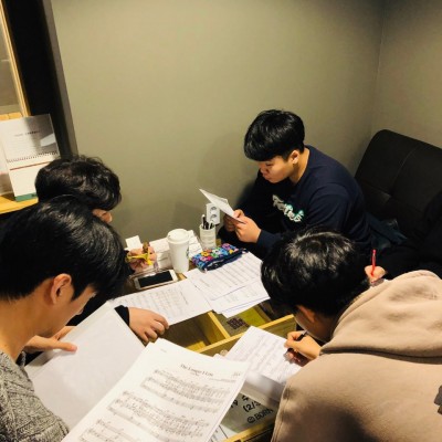 옹기종기 모여서 분석중인 본스타수원캠퍼스!
